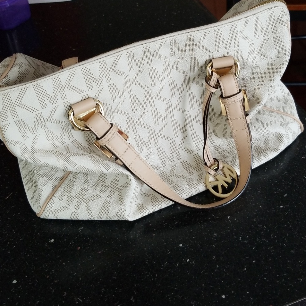 Gently used MK handbag